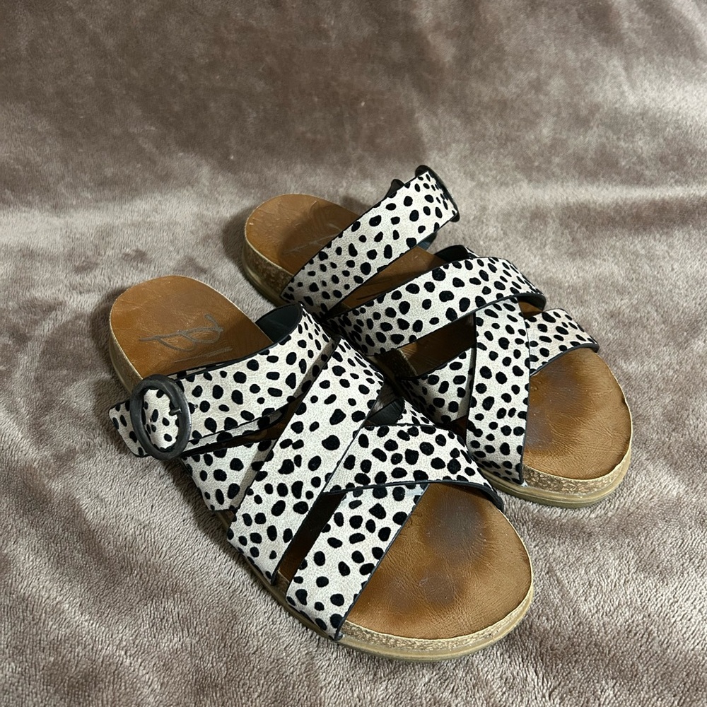 Adorable Blowfish sandals